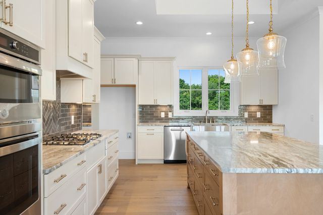 2622 Deer Creek Ln, White House, TN 37188