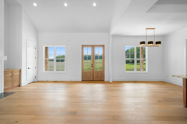 2622 Deer Creek Ln, White House, TN 37188