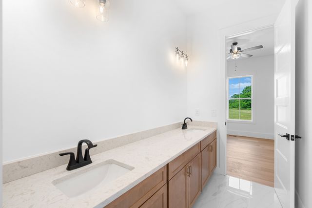 2622 Deer Creek Ln, White House, TN 37188