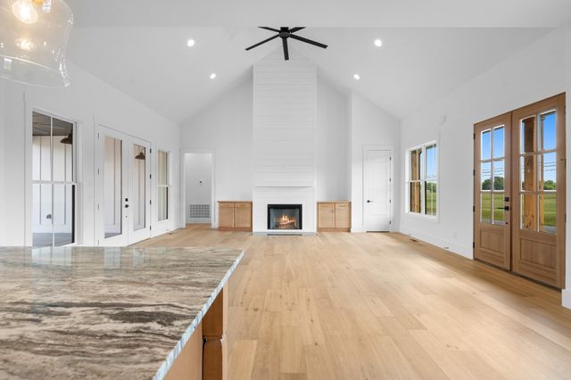 2622 Deer Creek Ln, White House, TN 37188