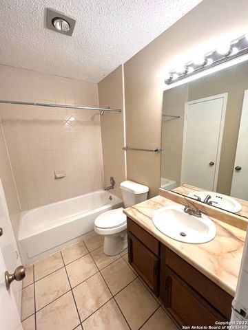 5555 Kissing Oak St, San Antonio, TX 78247