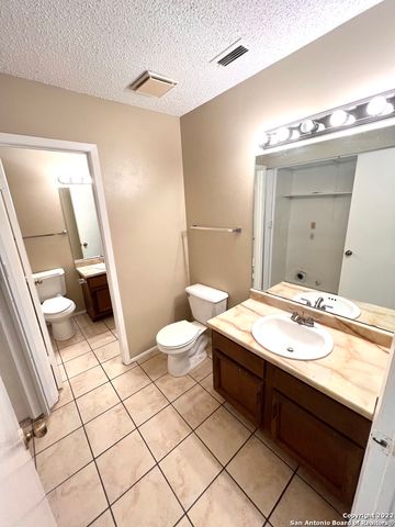 5555 Kissing Oak St, San Antonio, TX 78247