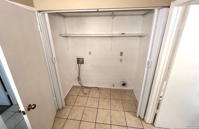 5555 Kissing Oak St, San Antonio, TX 78247