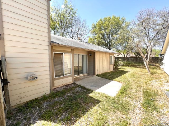 5555 Kissing Oak St, San Antonio, TX 78247