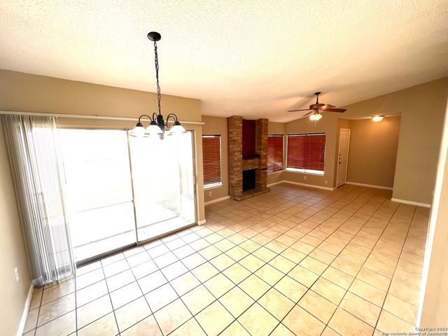 5555 Kissing Oak St, San Antonio, TX 78247