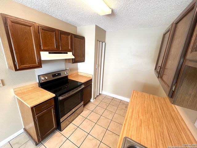 5555 Kissing Oak St, San Antonio, TX 78247