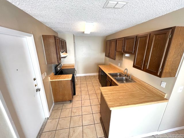 5555 Kissing Oak St, San Antonio, TX 78247