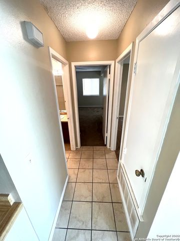 5555 Kissing Oak St, San Antonio, TX 78247