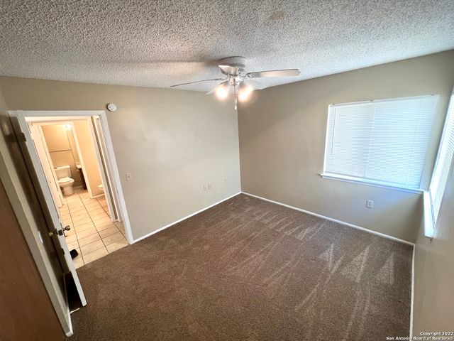 5555 Kissing Oak St, San Antonio, TX 78247