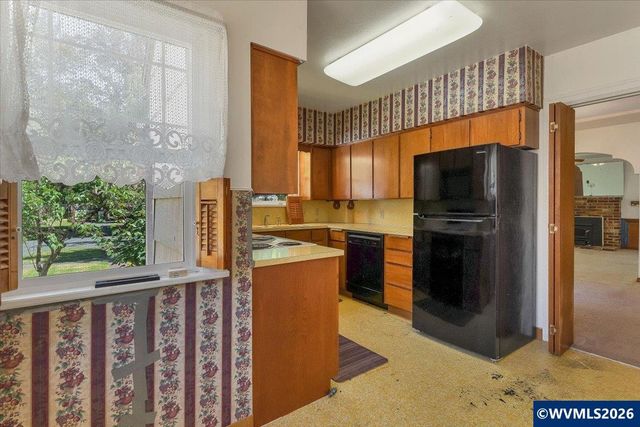 1245 18th St NE, Salem, OR 97301