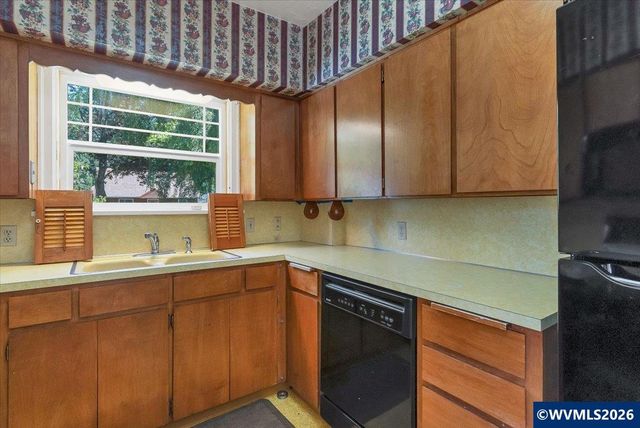 1245 18th St NE, Salem, OR 97301