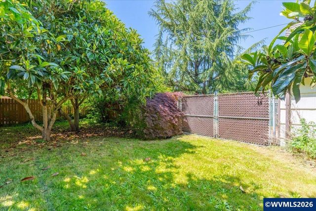 1245 18th St NE, Salem, OR 97301