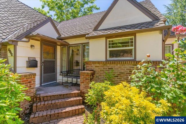 1245 18th St NE, Salem, OR 97301