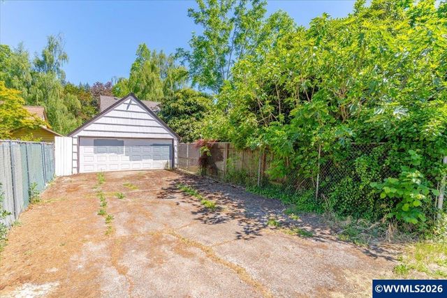 1245 18th St NE, Salem, OR 97301