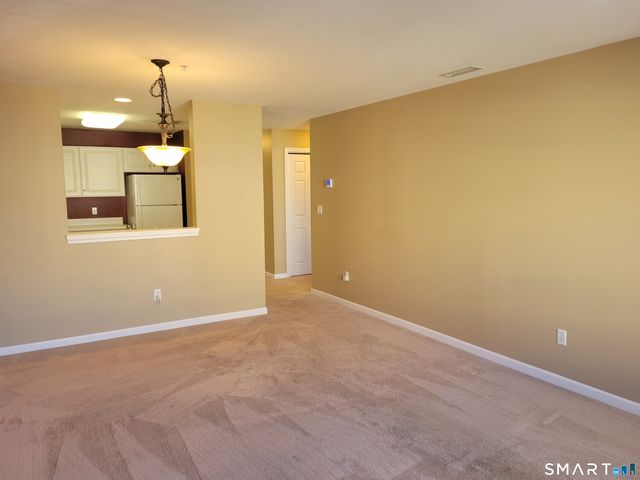 75 Washington Avenue 5-303, Hamden, CT 06518