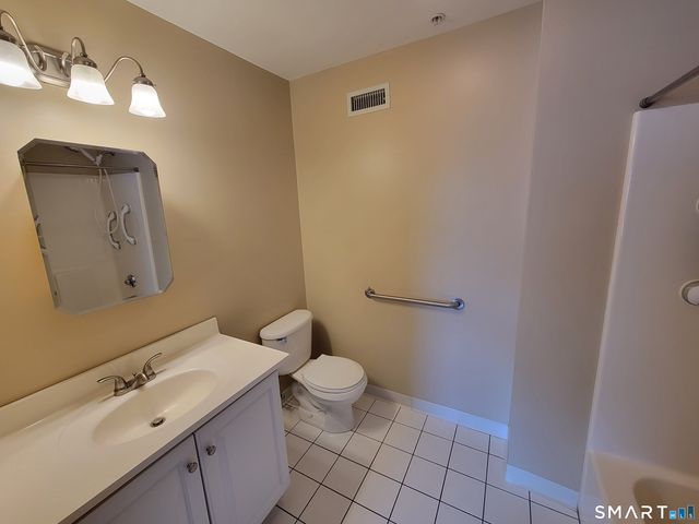 75 Washington Avenue 5-303, Hamden, CT 06518