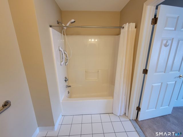 75 Washington Avenue 5-303, Hamden, CT 06518