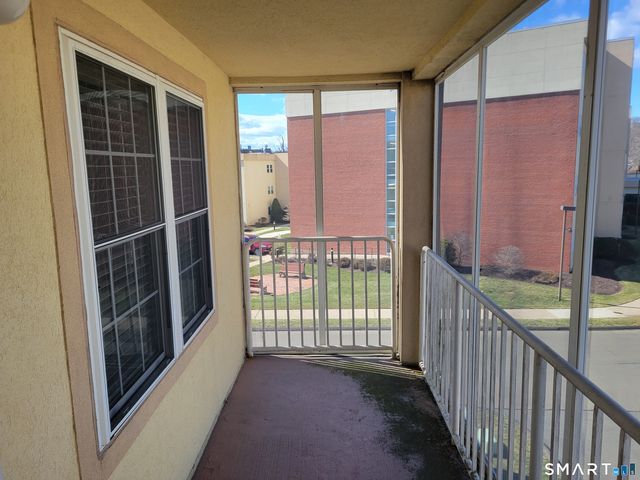 75 Washington Avenue 5-303, Hamden, CT 06518