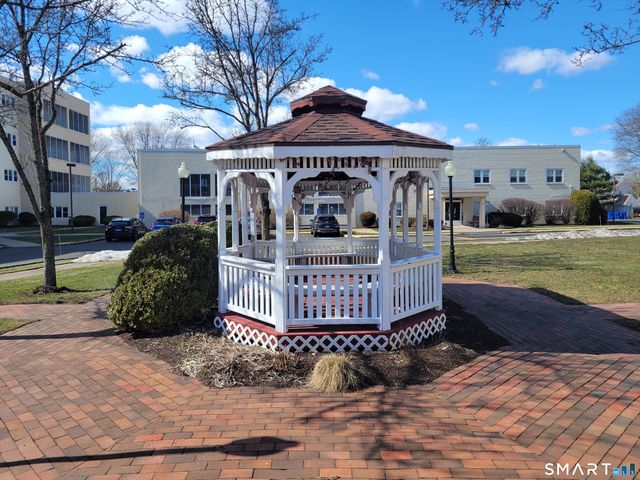 75 Washington Avenue 5-303, Hamden, CT 06518