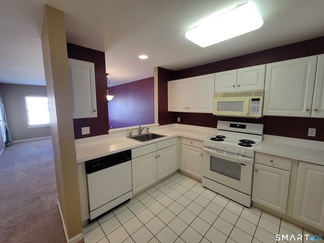 75 Washington Avenue 5-303, Hamden, CT 06518