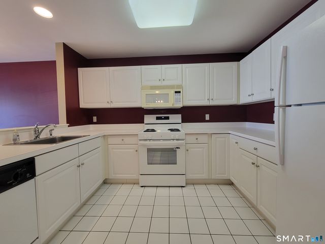 75 Washington Avenue 5-303, Hamden, CT 06518