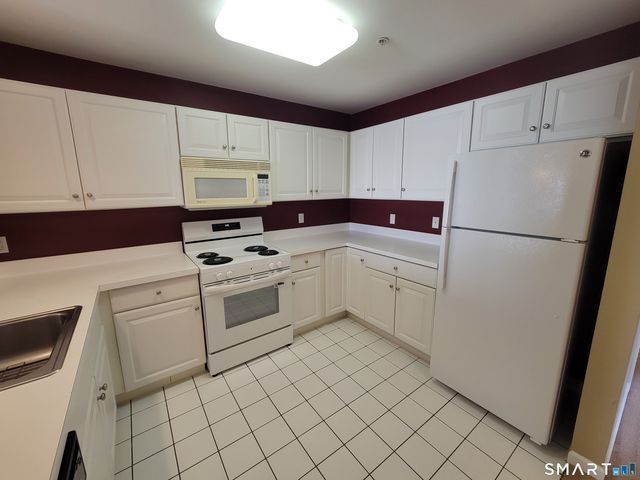 75 Washington Avenue 5-303, Hamden, CT 06518