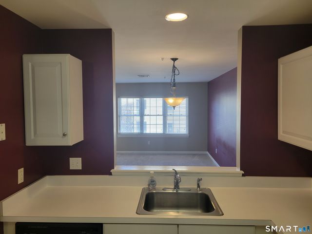 75 Washington Avenue 5-303, Hamden, CT 06518