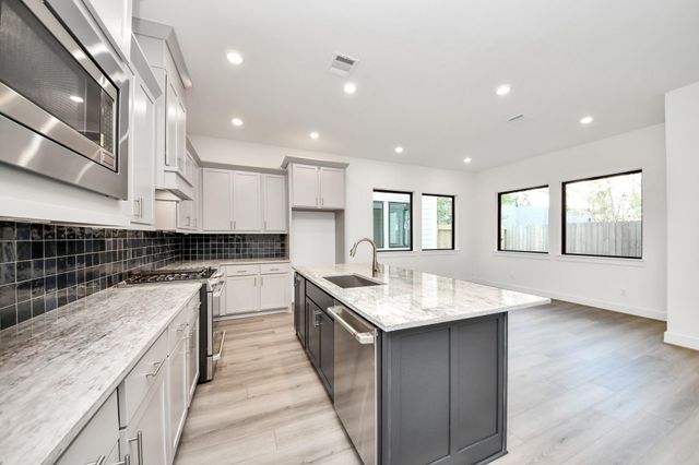 1422 Caywood Lane B, Houston, TX 77055