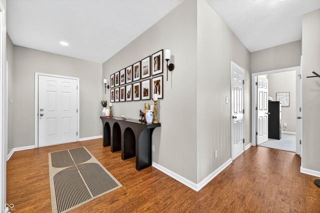 2089 Deer Valley Court, Columbus, IN 47201