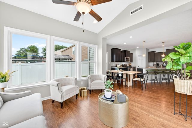 2089 Deer Valley Court, Columbus, IN 47201