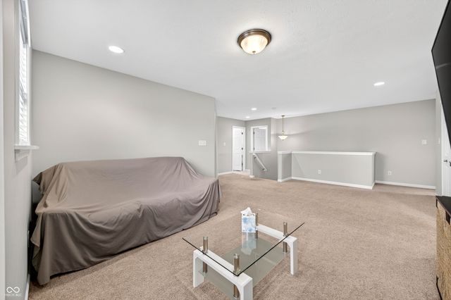 2089 Deer Valley Court, Columbus, IN 47201