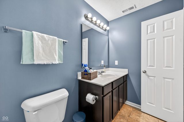 2089 Deer Valley Court, Columbus, IN 47201