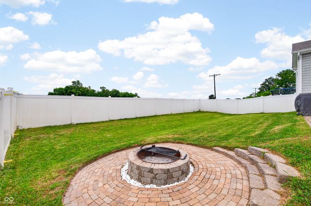 2089 Deer Valley Court, Columbus, IN 47201