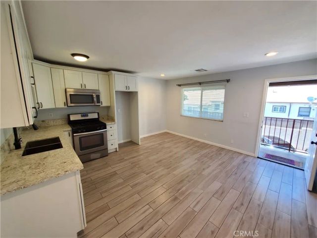 10037 Samoa Avenue 16, Tujunga, CA 91042