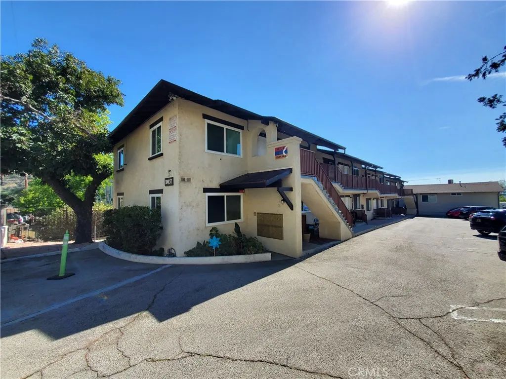 10037 Samoa Avenue 16, Tujunga, CA 91042