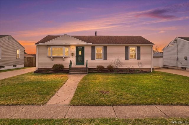 4243 E Frontier Drive, Hamburg, NY 14219