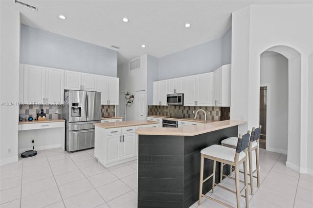 5019 NW 113 Avenue, Coral Springs, FL 33076