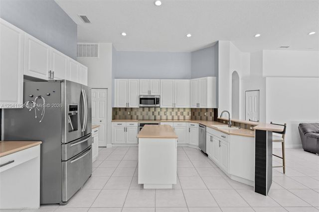 5019 NW 113 Avenue, Coral Springs, FL 33076