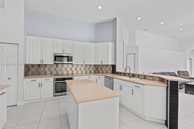 5019 NW 113 Avenue, Coral Springs, FL 33076