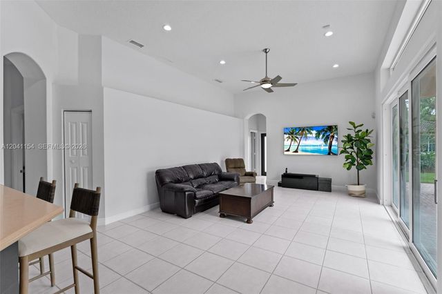5019 NW 113 Avenue, Coral Springs, FL 33076