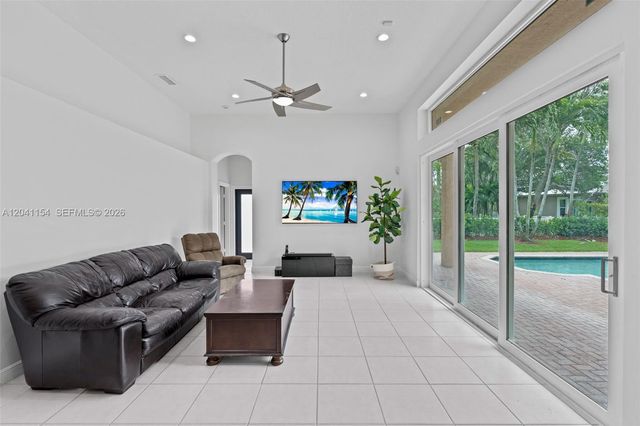 5019 NW 113 Avenue, Coral Springs, FL 33076