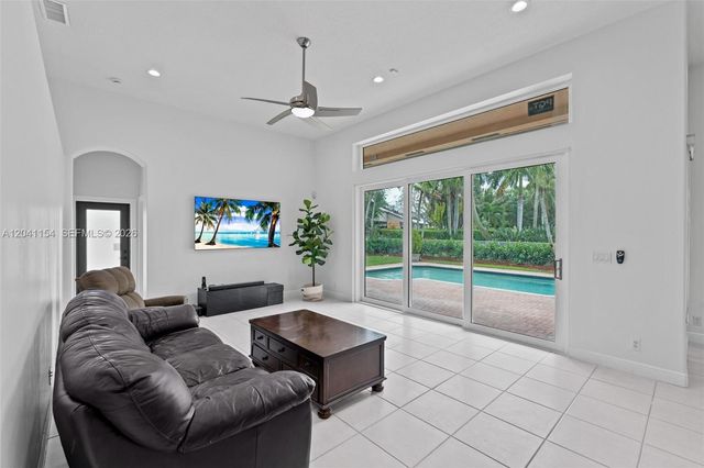 5019 NW 113 Avenue, Coral Springs, FL 33076