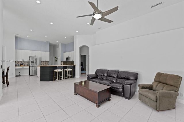5019 NW 113 Avenue, Coral Springs, FL 33076