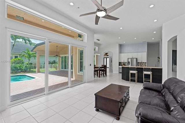 5019 NW 113 Avenue, Coral Springs, FL 33076