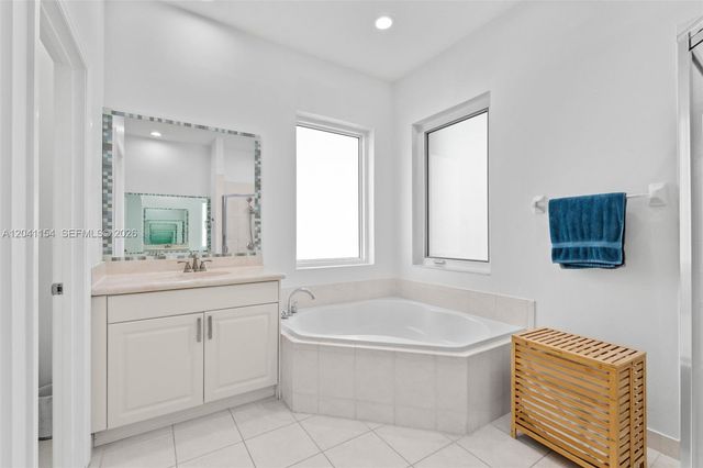 5019 NW 113 Avenue, Coral Springs, FL 33076