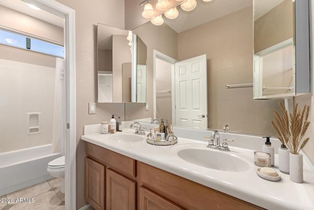 10438 E KNOWLES Avenue, Mesa, AZ 85209