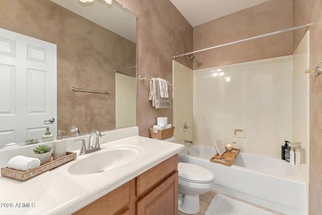 10438 E KNOWLES Avenue, Mesa, AZ 85209