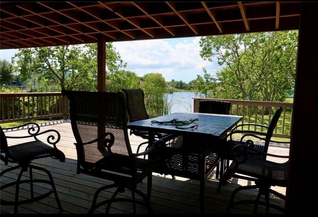 2717 Avenue D, Dickinson, TX 77539