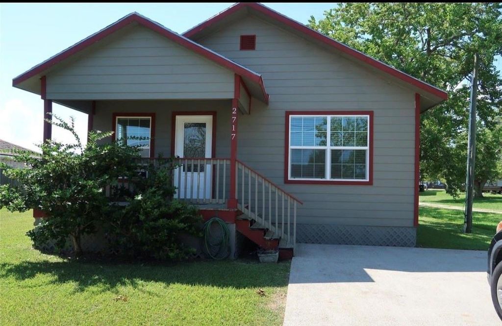 2717 Avenue D, Dickinson, TX 77539