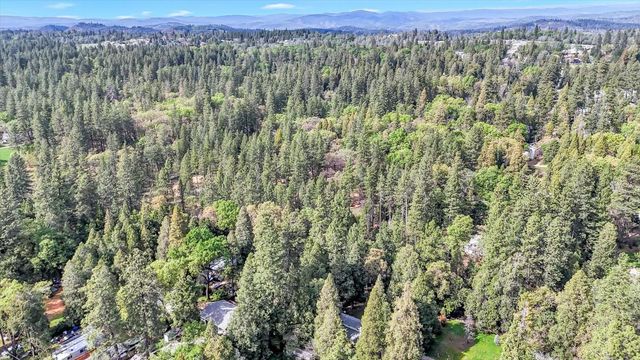 11312 Alpine Ln, Grass Valley, CA 95945